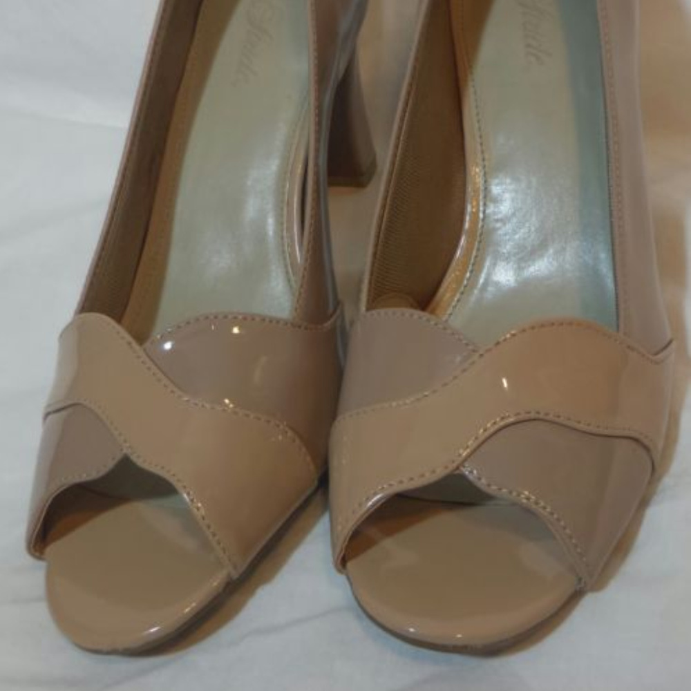 Life Stride Catie Peep Toe Taupe Pumps Size 11M - Picture 3 of 6